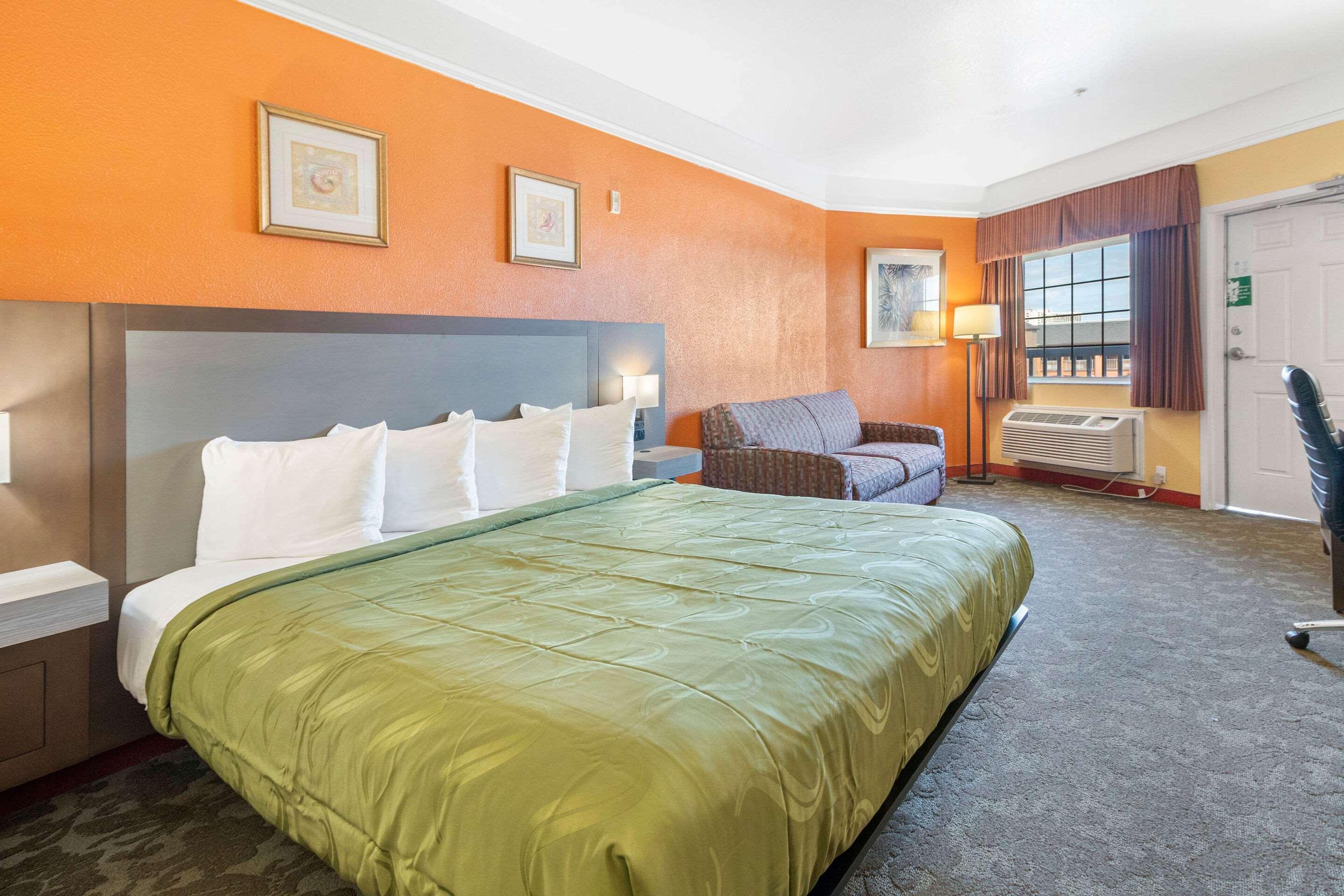 Quality Inn & Suites Galveston - Beachfront Екстер'єр фото