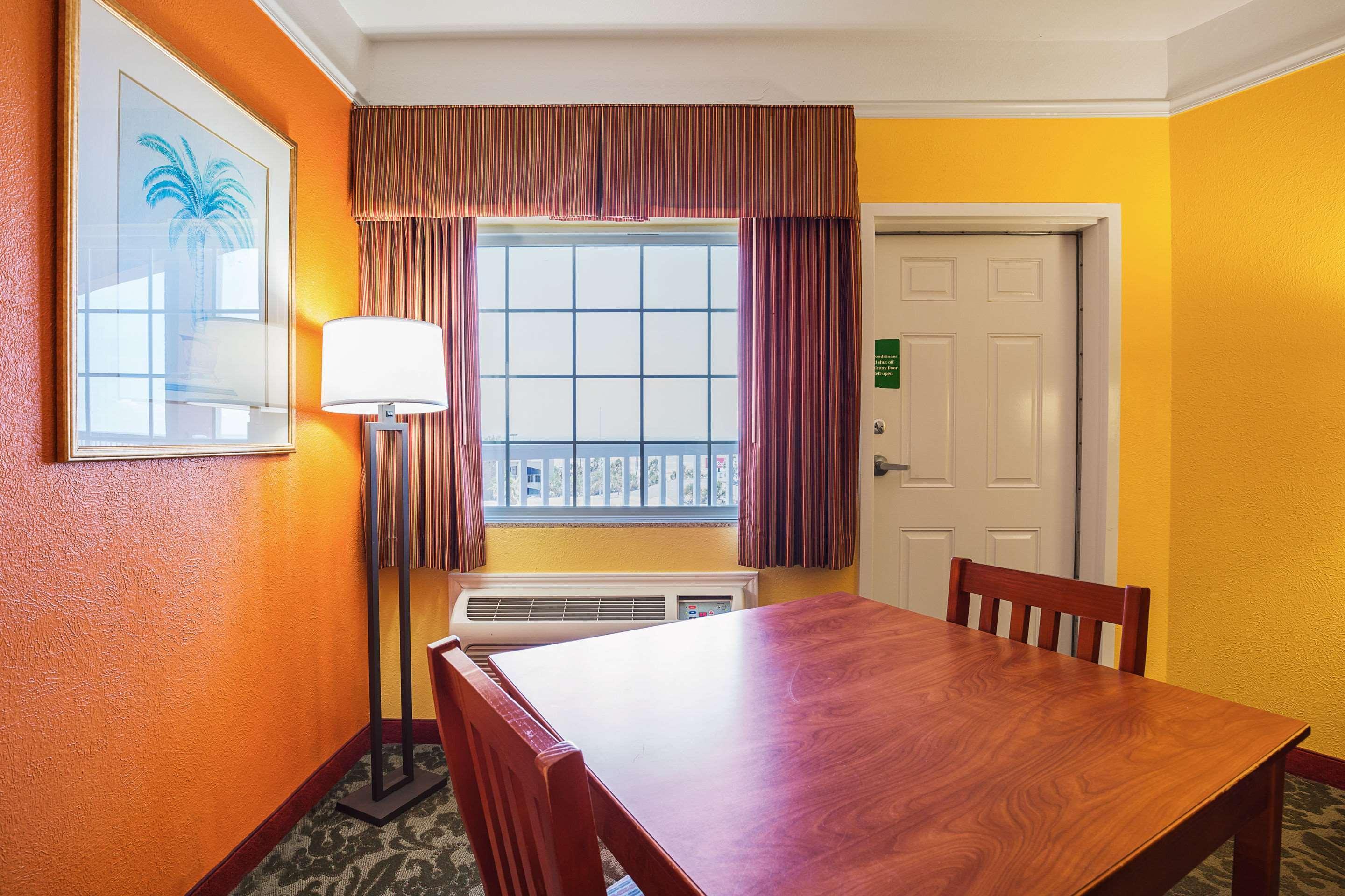 Quality Inn & Suites Galveston - Beachfront Екстер'єр фото