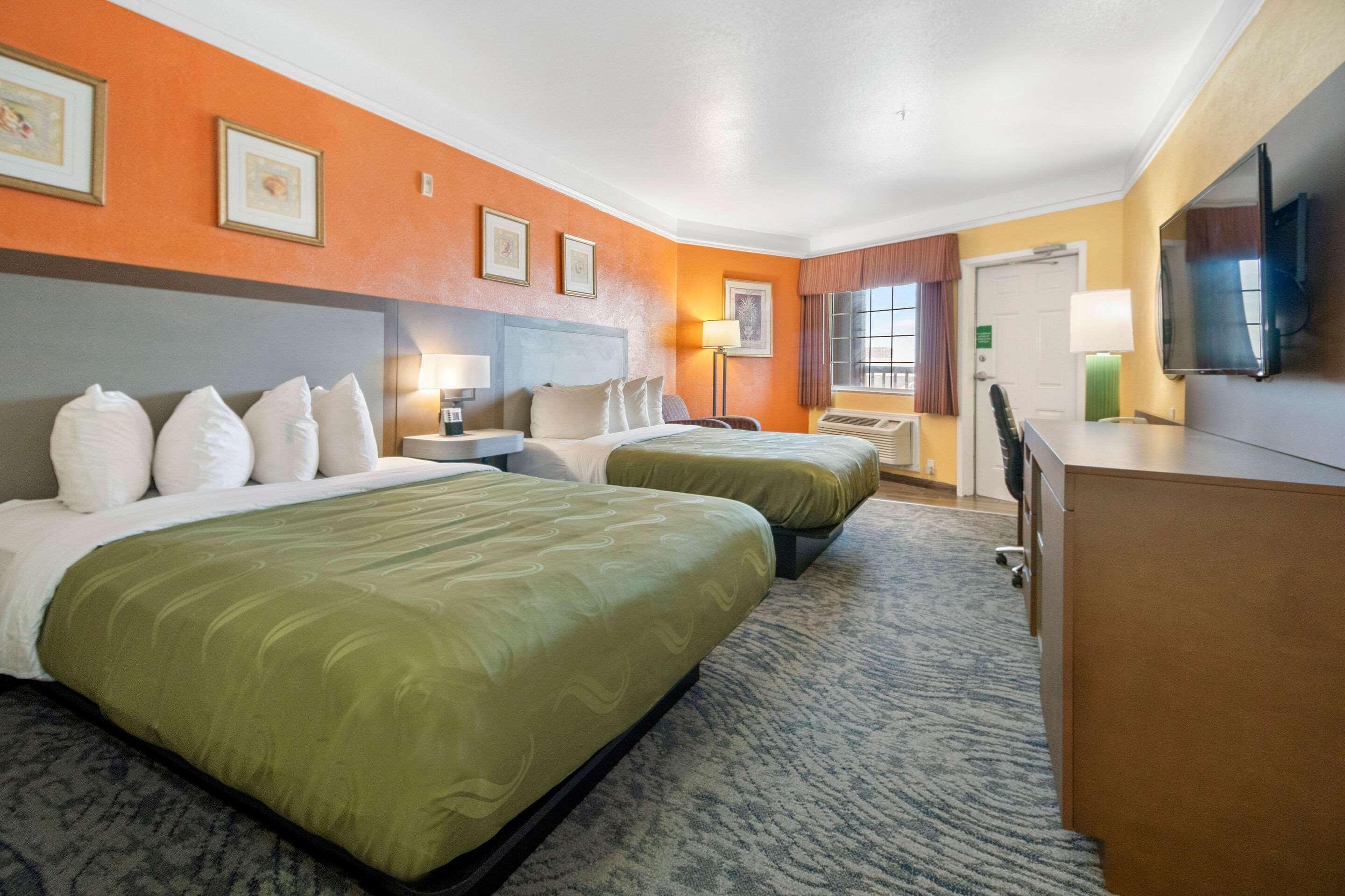 Quality Inn & Suites Galveston - Beachfront Екстер'єр фото