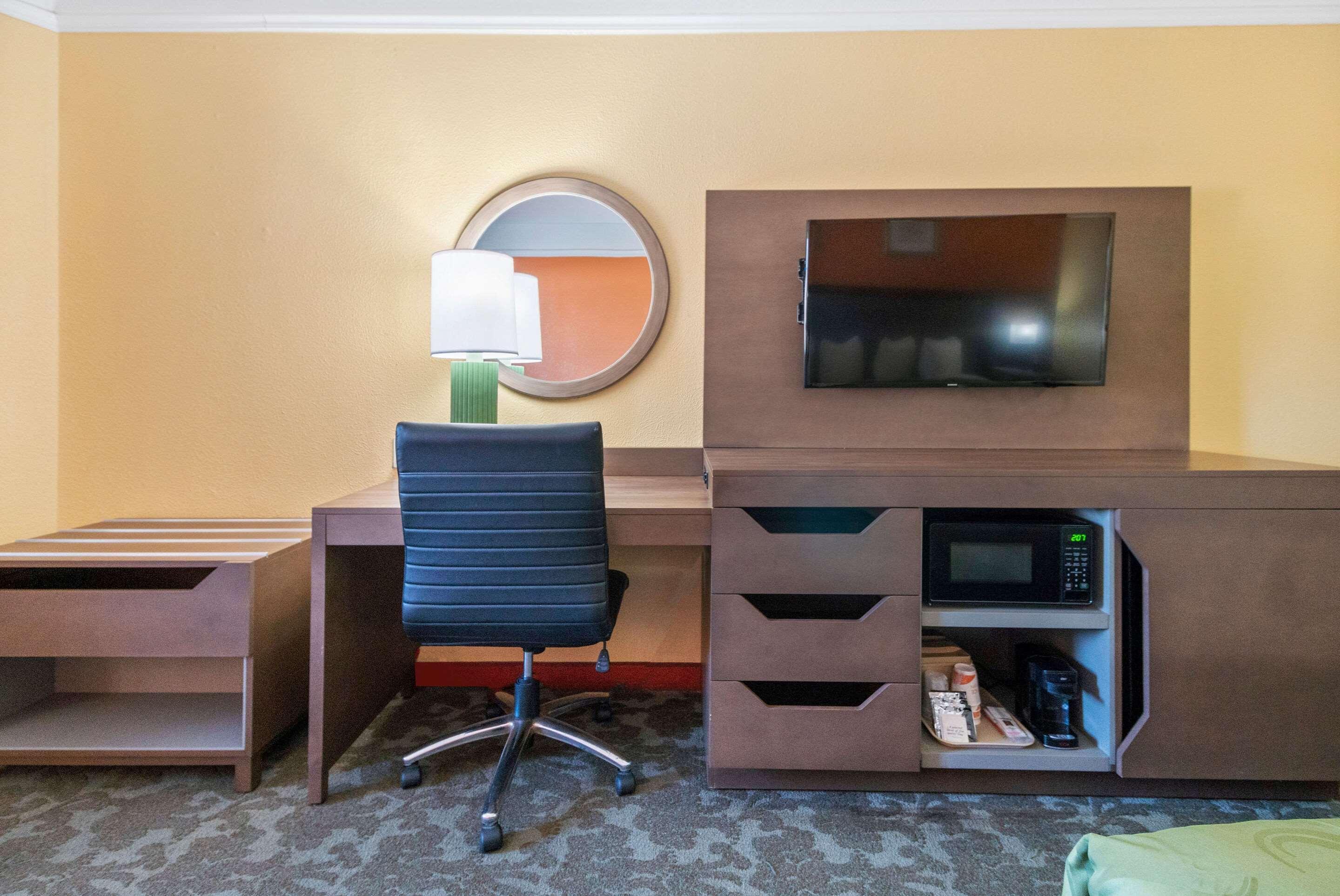 Quality Inn & Suites Galveston - Beachfront Екстер'єр фото