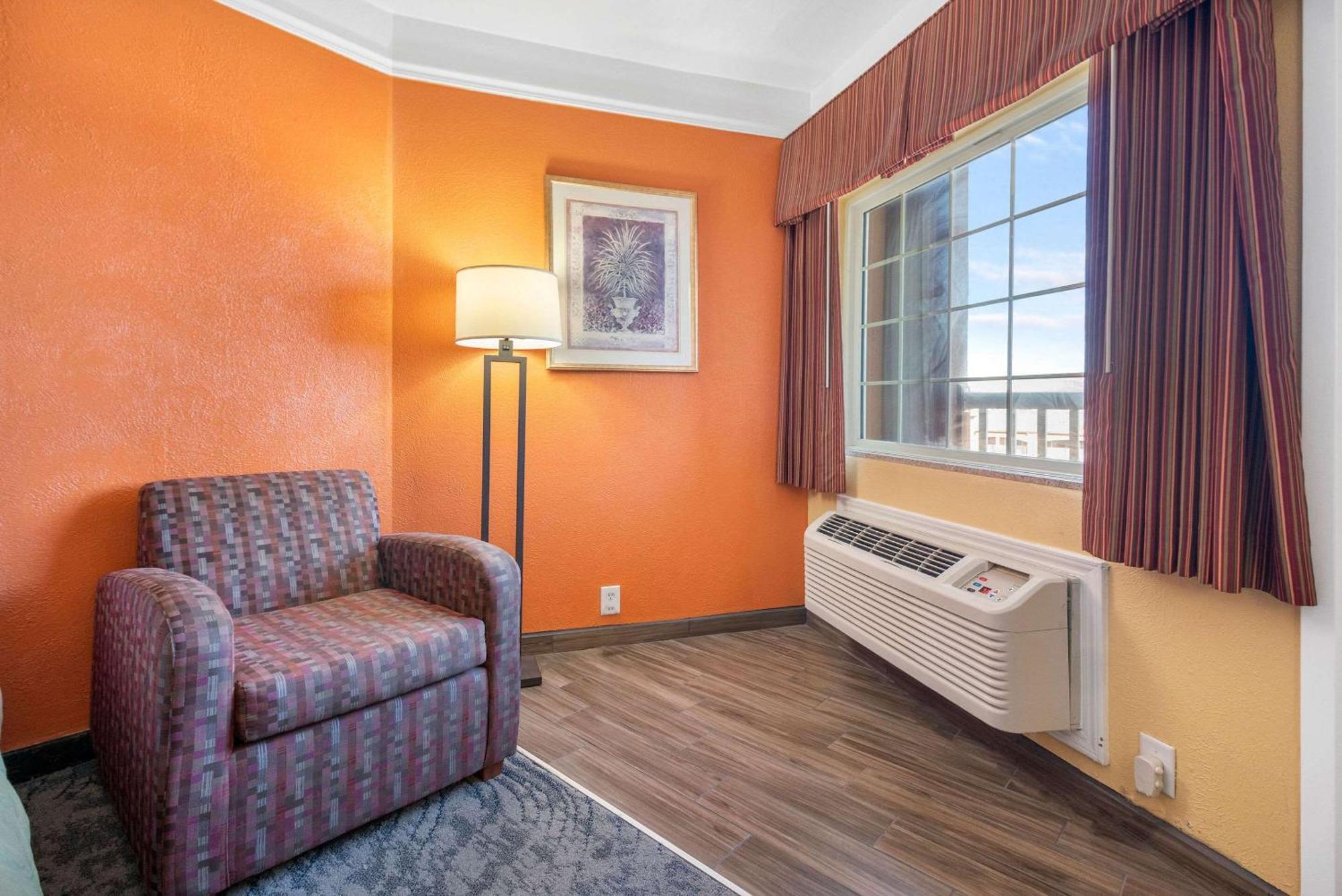 Quality Inn & Suites Galveston - Beachfront Екстер'єр фото