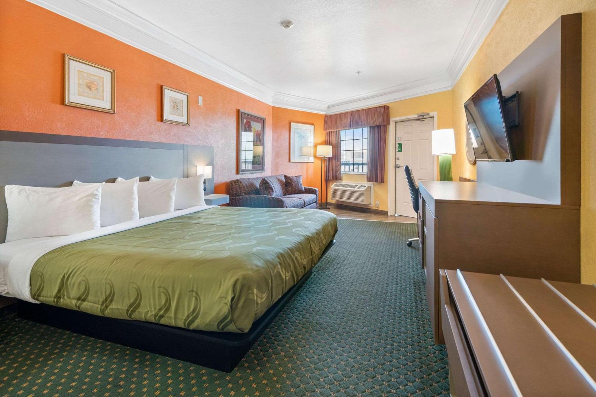 Quality Inn & Suites Galveston - Beachfront Екстер'єр фото
