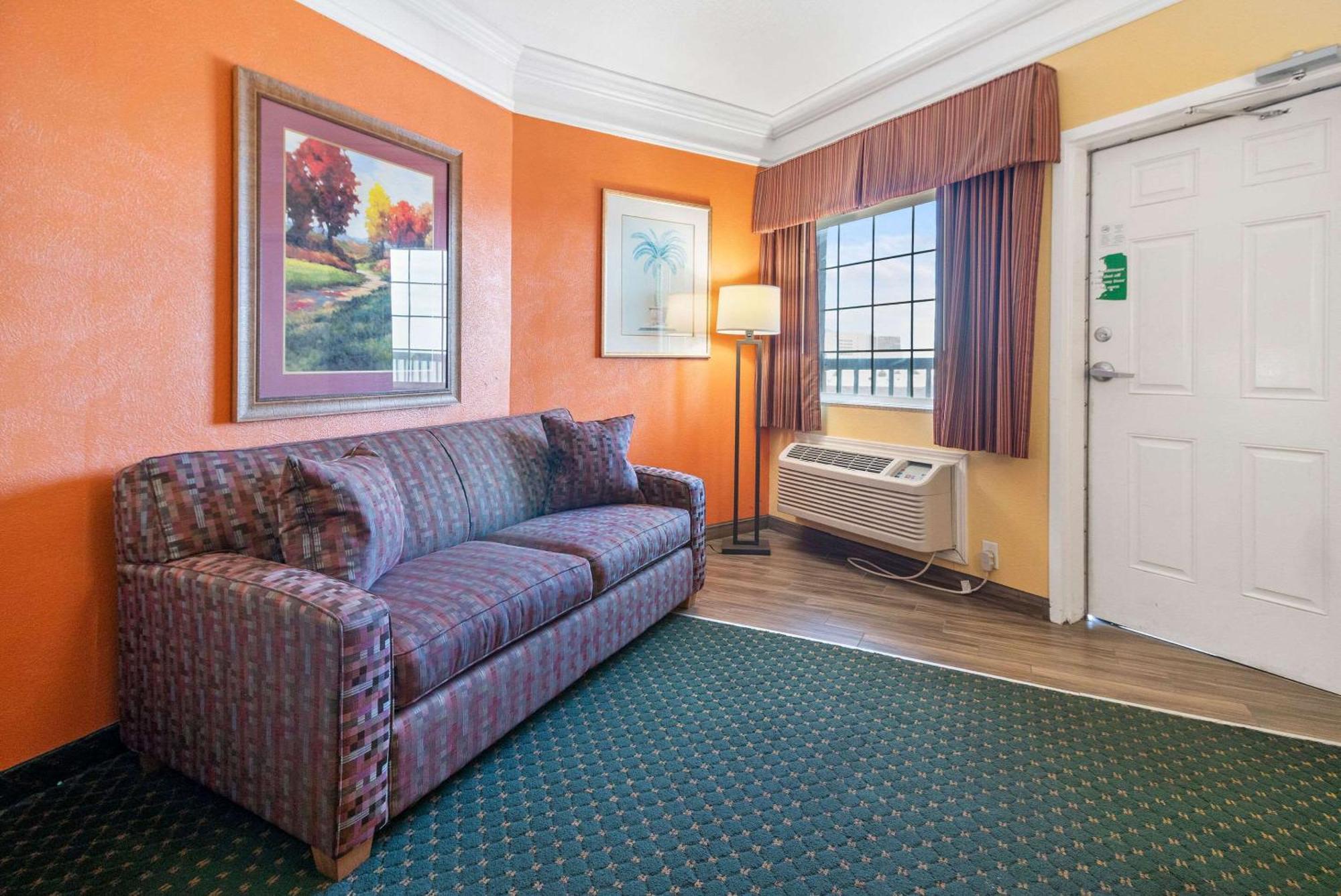 Quality Inn & Suites Galveston - Beachfront Екстер'єр фото