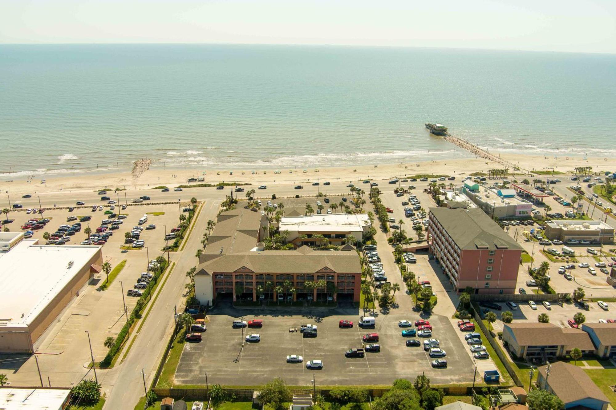 Quality Inn & Suites Galveston - Beachfront Екстер'єр фото